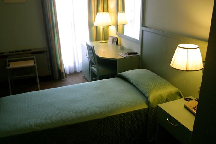 Room 7 of 36