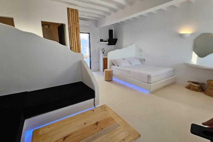 Room 3 of 113