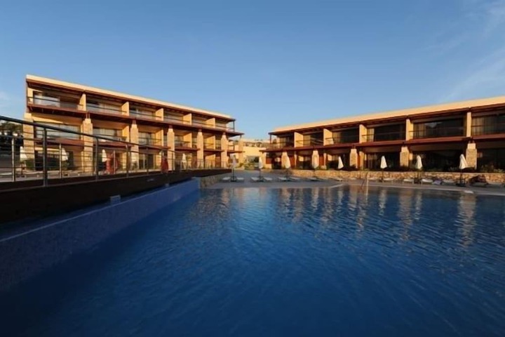 Hotel Pool