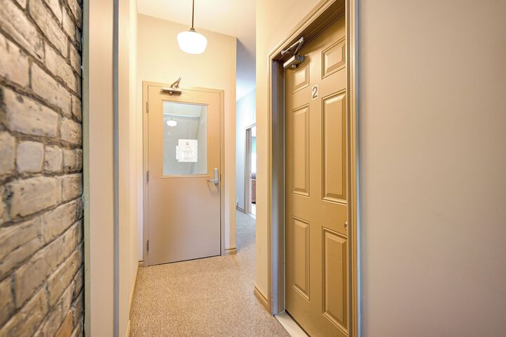 Ballroom/Hall 18 of 21