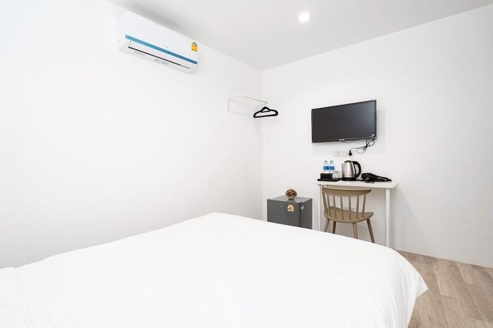 Room 16 of 60