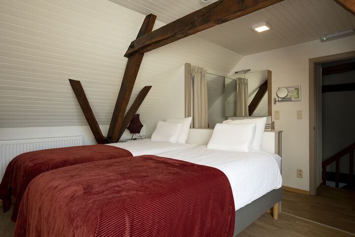 Room 2 of 52