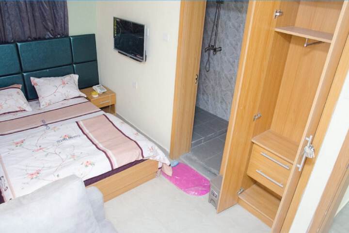 Room 2 of 5