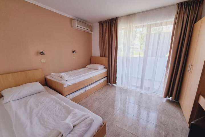 Room 18 of 137
