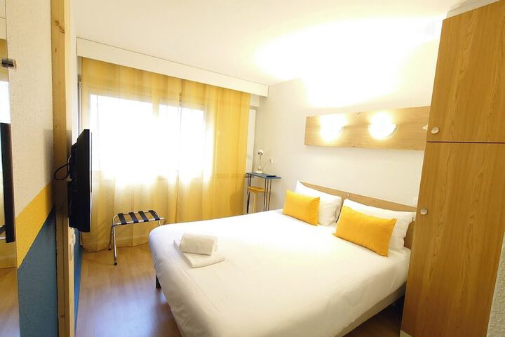 Room 8 of 40