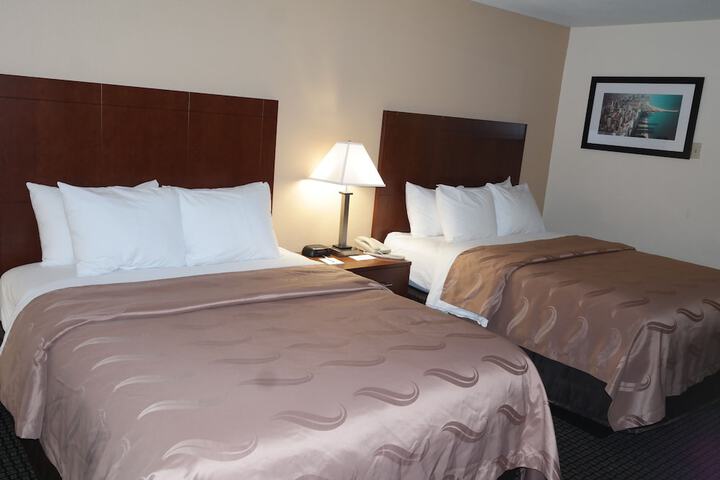 2 Queen Beds (6 of 8)