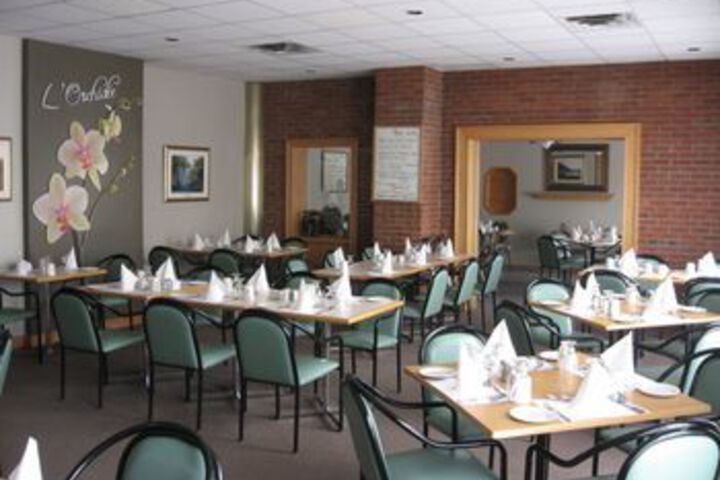 Dining 10 of 25