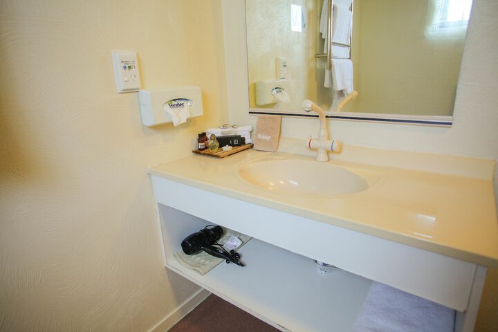 Room 16 of 60
