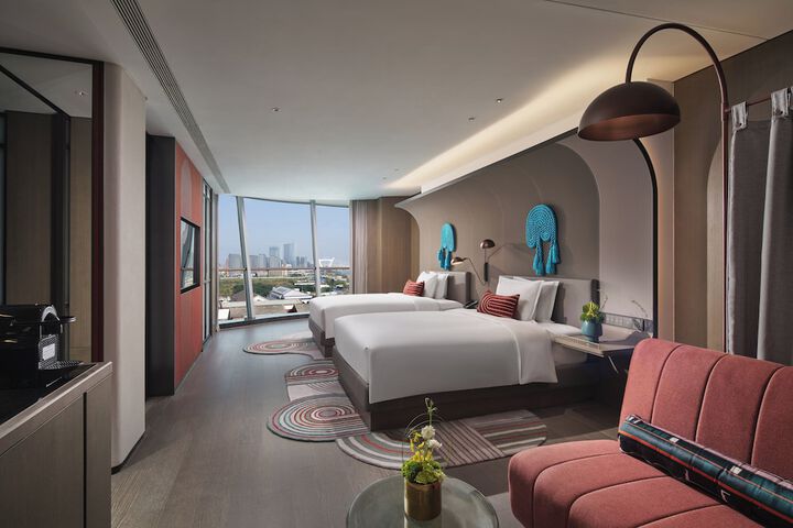 Room 9 of 93