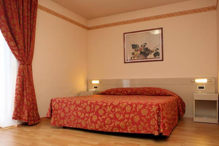 Room 12 of 42