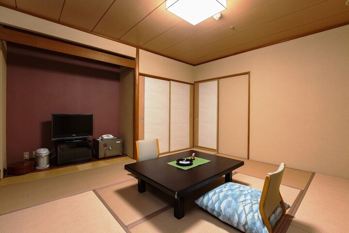Room 28 of 122