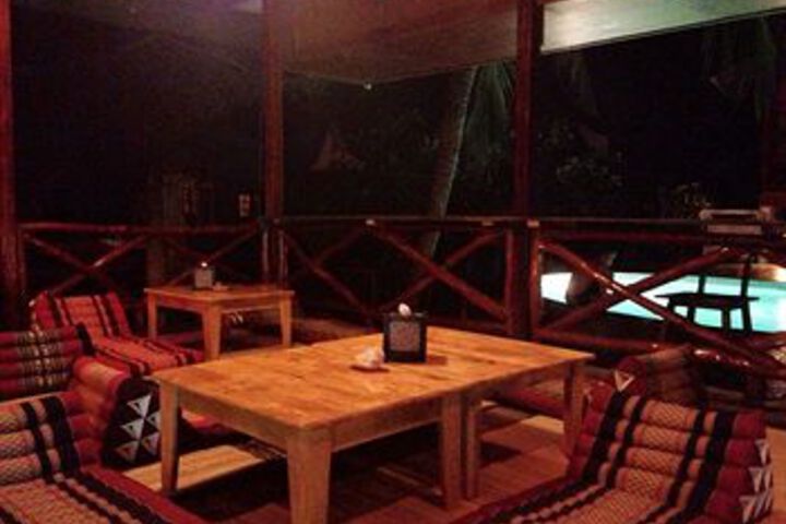 Dining 3 of 11