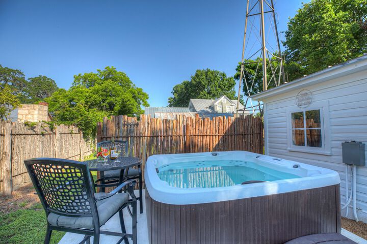 Stunning Home With Hot Tub & Grill Just 2 Blks From Main St