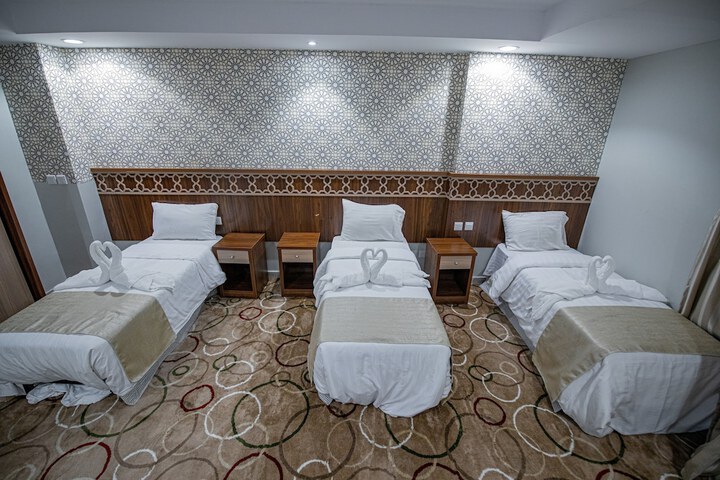 Room 5 of 12