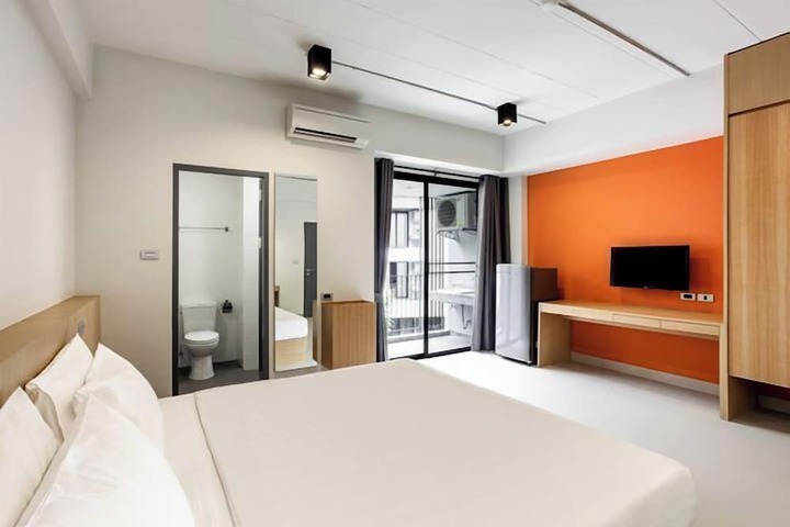Room 7 of 18