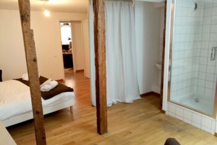Room 51 of 60