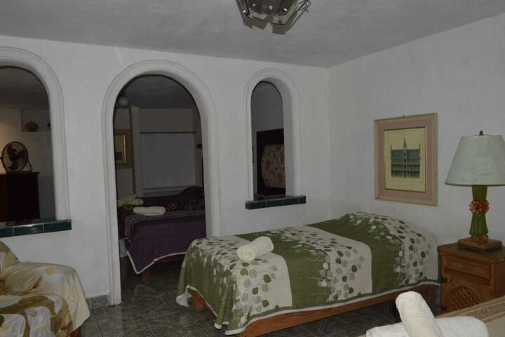 Room 4 of 17