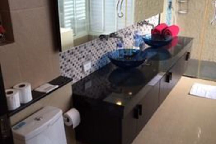 Room 2 of 35