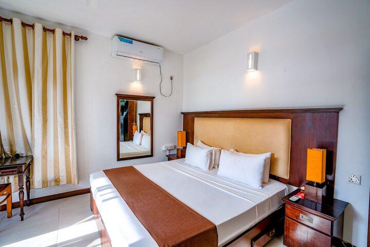 Room 34 of 175