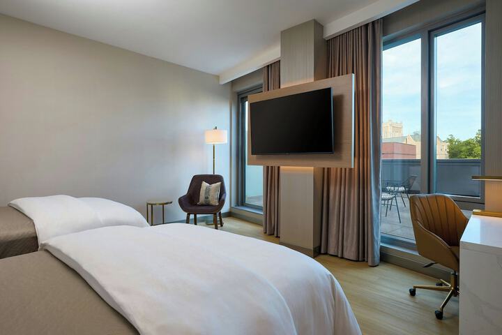 Room 21 of 48