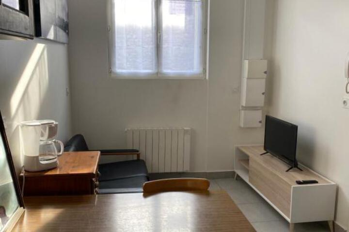 Room 2 of 8