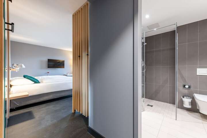 Room 32 of 89