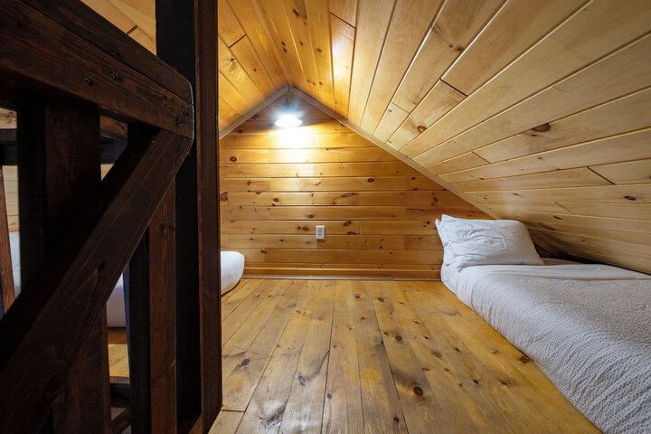 Room 52 of 225
