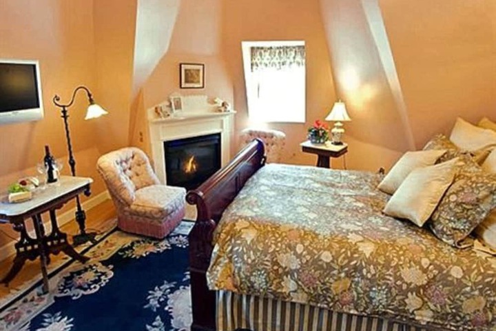 Room 2 of 9