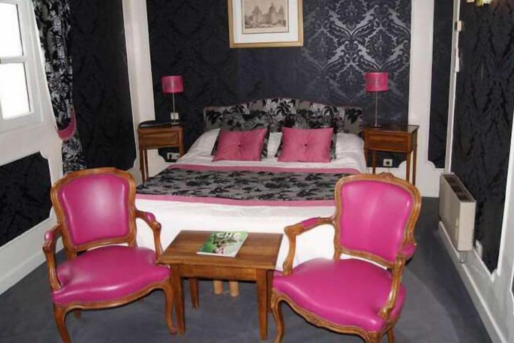 Room 9 of 21