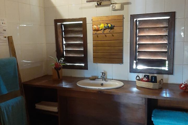 Room 10 of 28