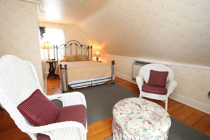 Room 19 of 48