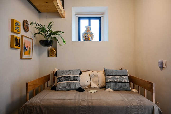 Room 6 of 48