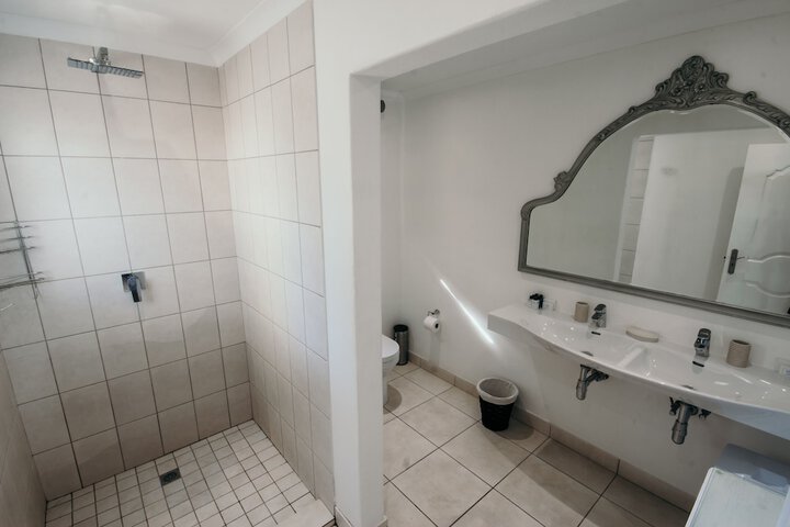 Room 161 of 231