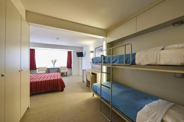 Room 4 of 22