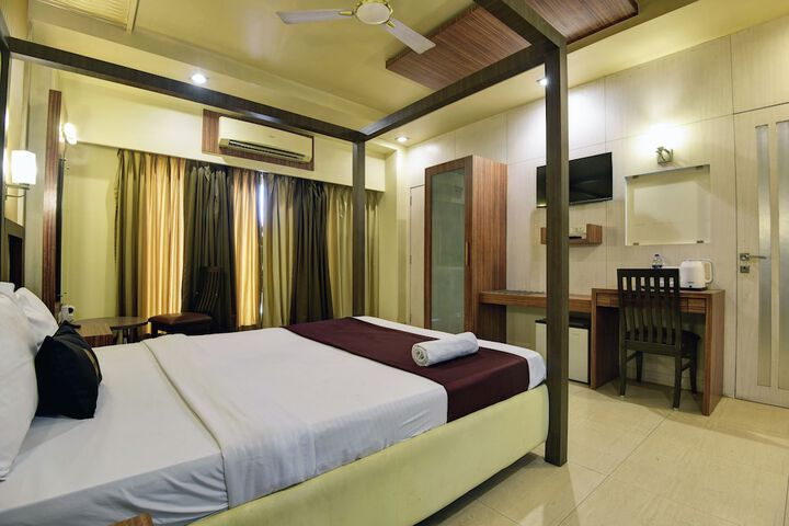 Room 6 of 18