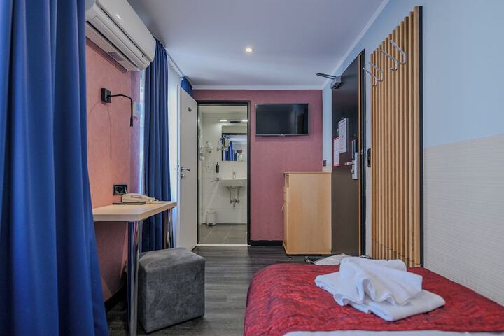 Room 30 of 70