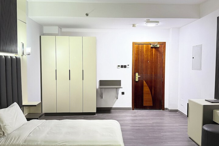 Room 11 of 73