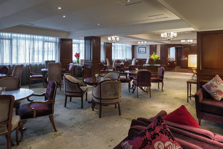 Lounge 46 of 51