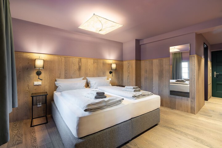 Room 10 of 76