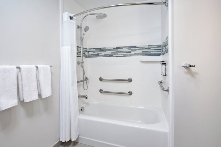 1 King Bed Accessible (16 of 16)