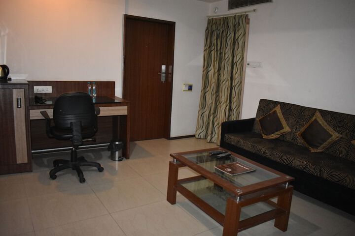 Room 12 of 27