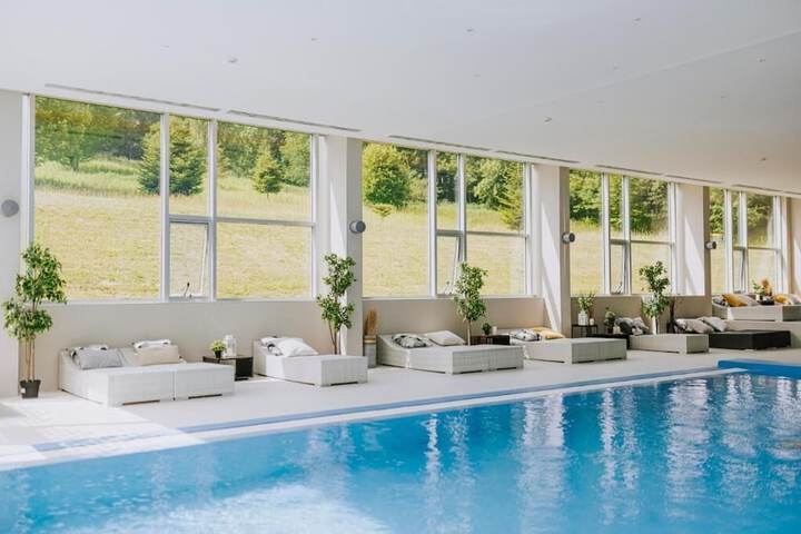 Pool 10 of 29