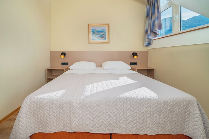 Room 7 of 235