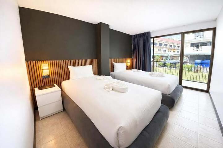 Room 8 of 39