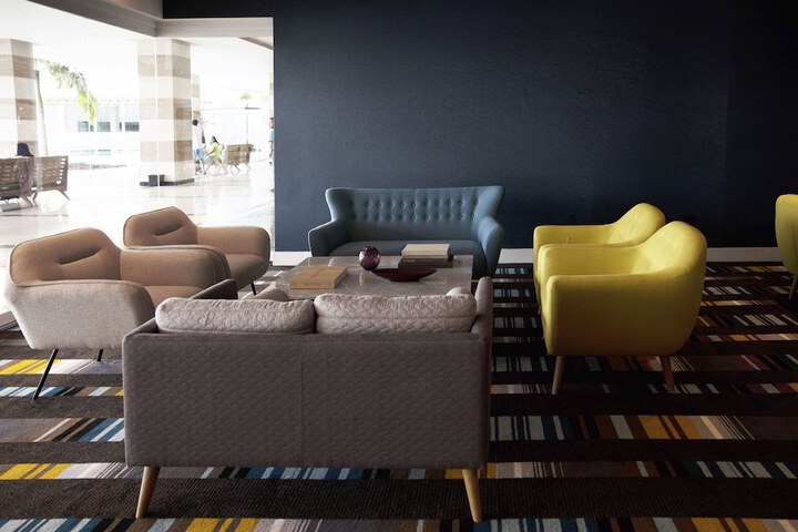Lounge 87 of 108