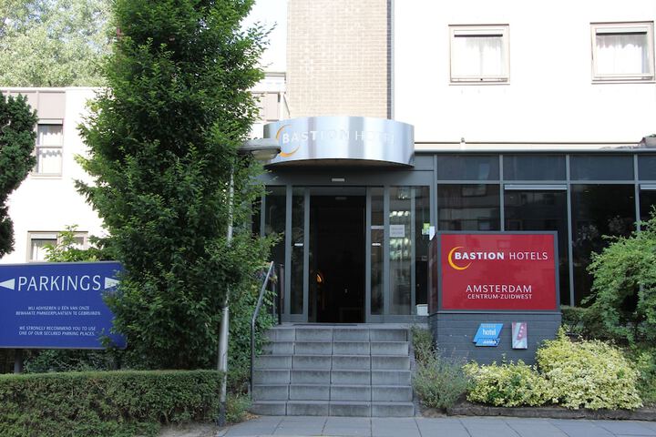 Hotel Entry