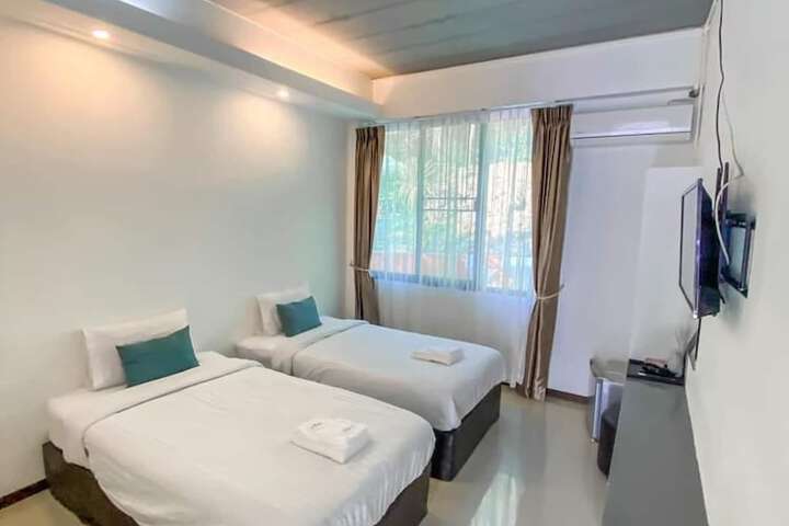 Room 8 of 35