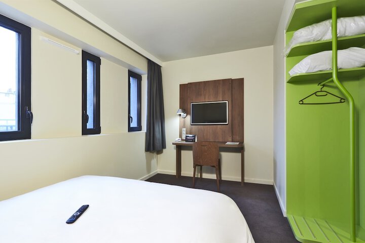 Room 3 of 43