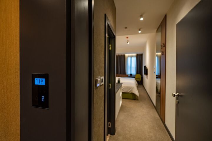 Room 22 of 46