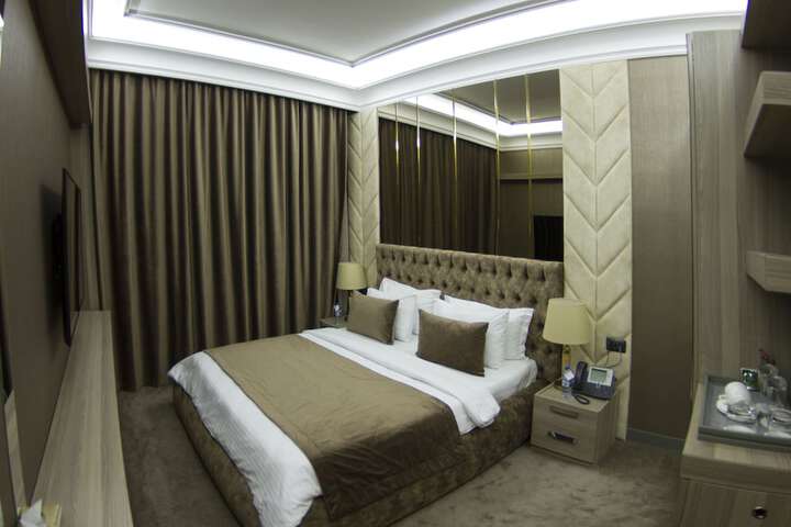 Room 33 of 80